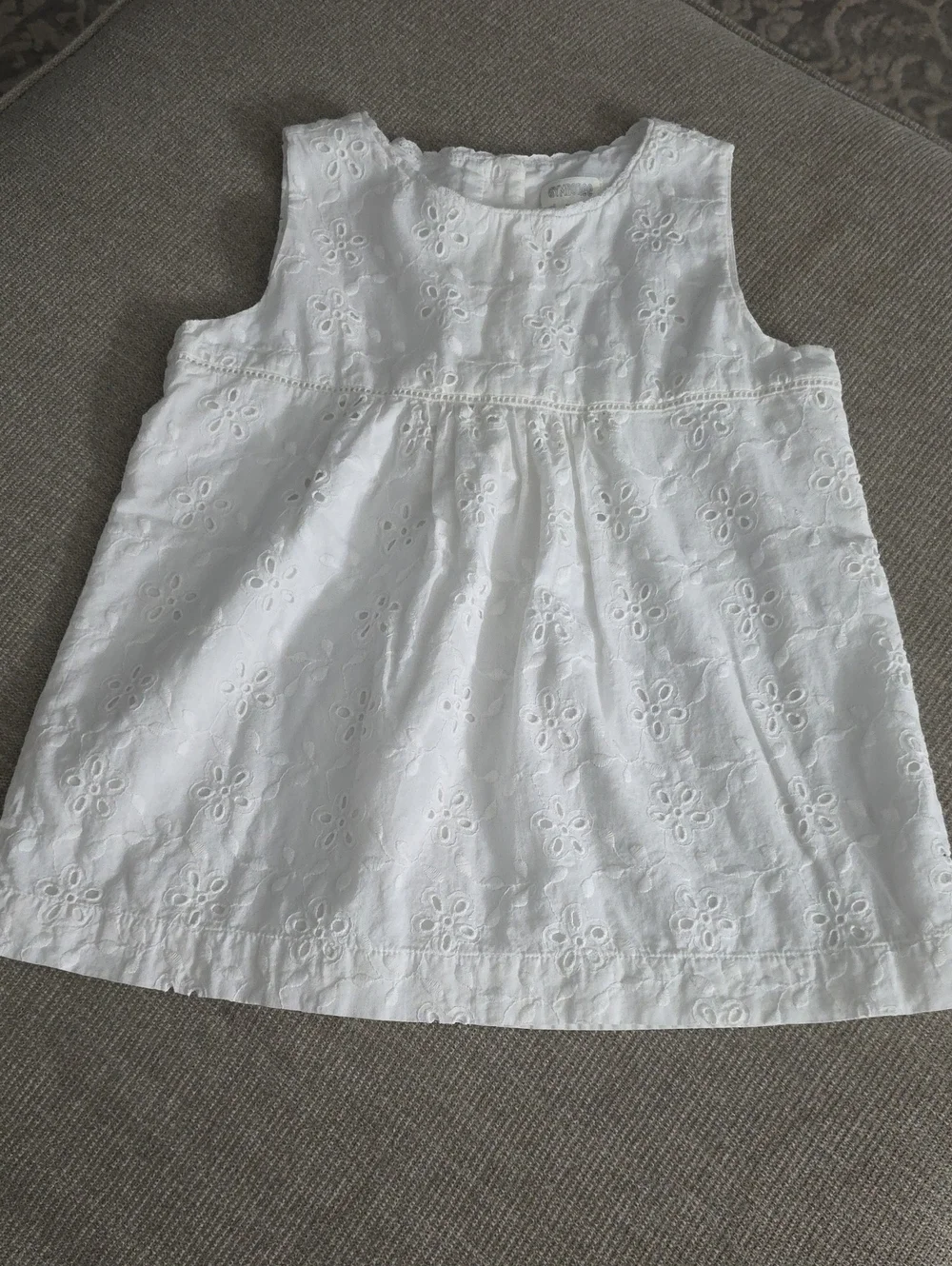 Gymboree White Eyelet Tunic Shirt  (M) 7/8